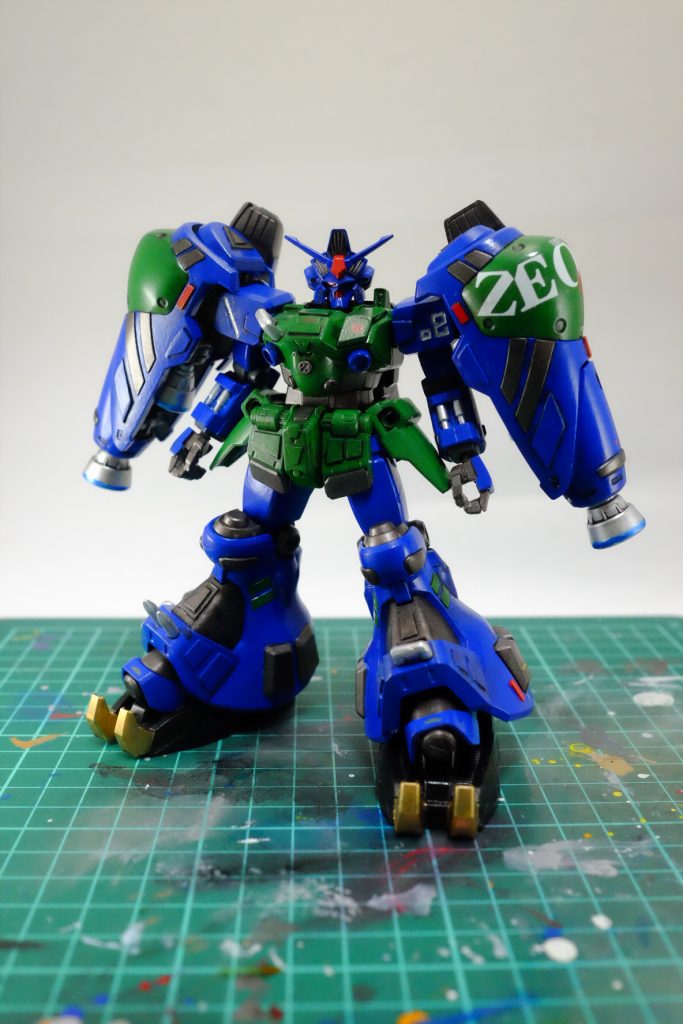 脚部・胸部にランナーで装甲・武器を作りました。アシンメトリーを意識しております。