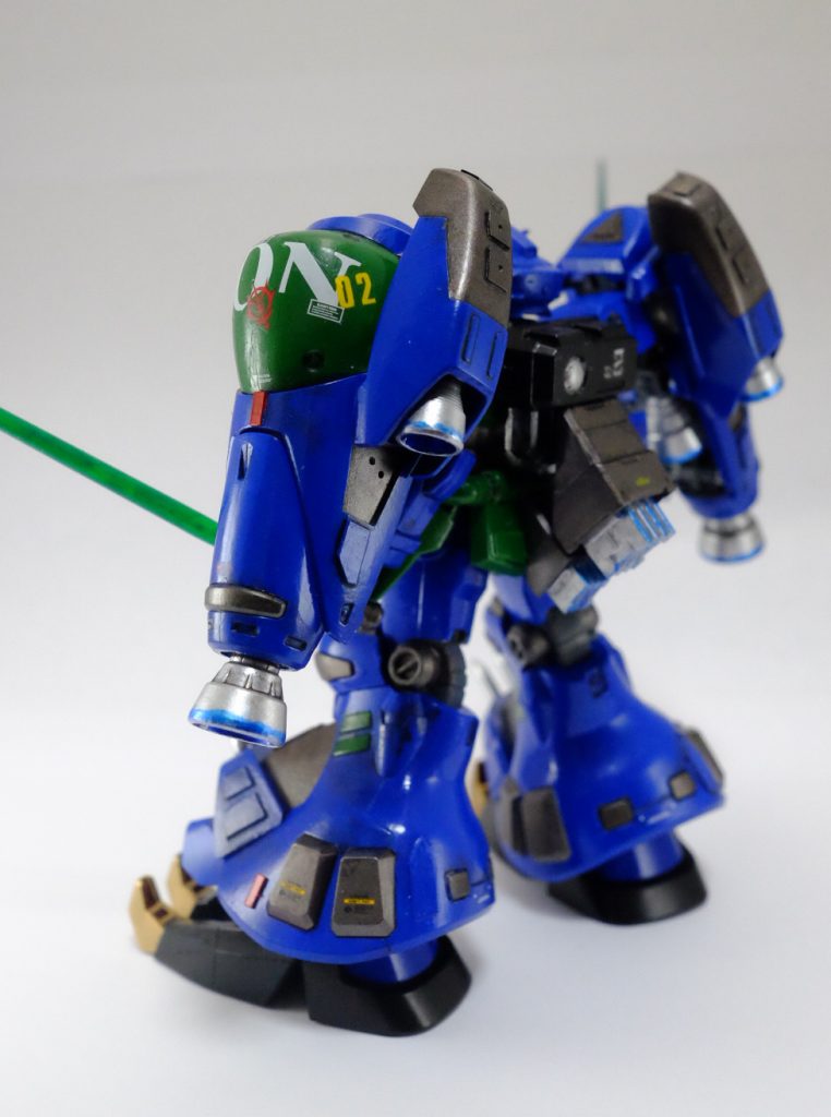 肩のデカールで遊んでみました。背部にビルダーズパーツを装着しております。