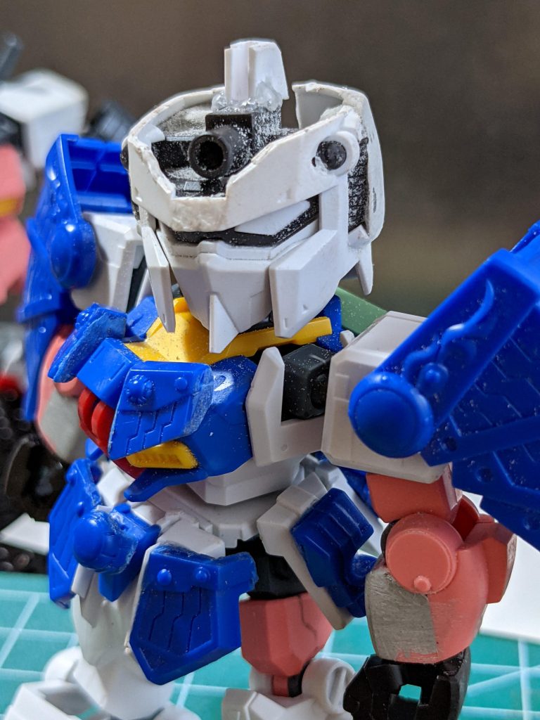 こちらは武者ゼータ制作中。鎧はパーツごとに分割した後ネオジム磁石で装着(一部差し込み式、下腹部の宝玉はオミットすることに)頭部がかなーーり無惨な感じですが、疾風剣豪さんの兜をそのまま使用するためざっくりカット🤣🤣🤣Zガンダムファンの方、申し訳ございませんッ🙏💦💦💦