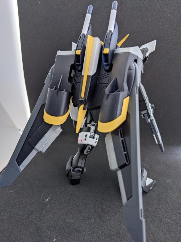 実はファトゥムは黒ではなくダークブルーなんですが、吹き付けすぎてほとんどわかりませんね。失敗失敗。ついでにこの色は吹き付け方を間違えると白っぽく鈍くなるので、個人的に扱いが難しいと思っています。