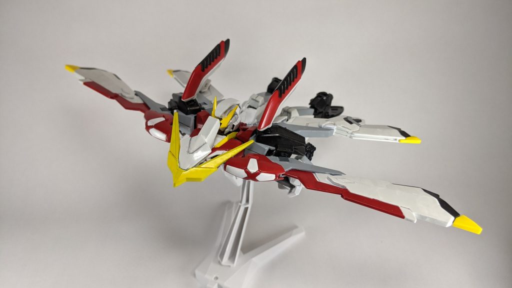 バード形態。胸の中心を取り外し、もともとそこにあるピンにシールドを取り付ける形にしました。オリジナルにシールドはありませんが見栄えのためです、許して。