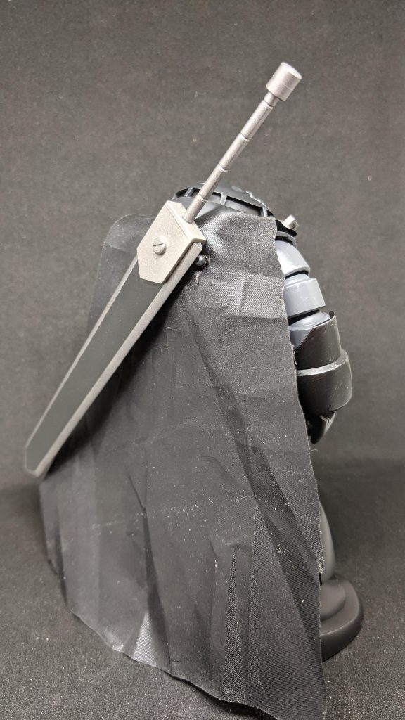 剣と背中にマグネットを仕込んでるのでマウント可能