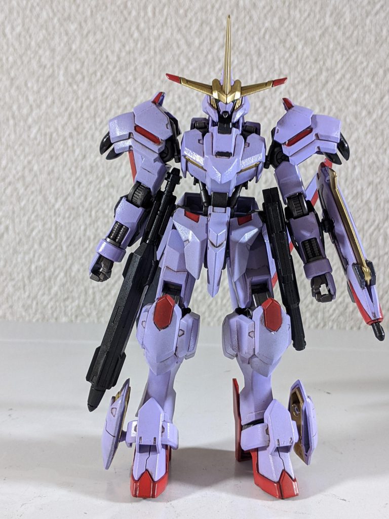 前側です。全体の色は予定ではもう少し白っぽい紫にする予定でしたが、調色で紫を少し多くなってしまい、少し紫が強くなりました。カラーの濃さは少しマルコシアスっぽいかもです。