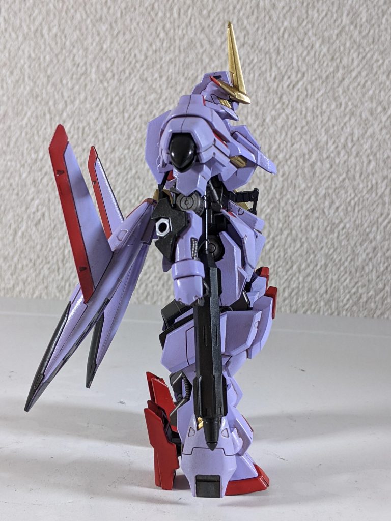 右側です。腰部にスマートメイスをマウントしています。