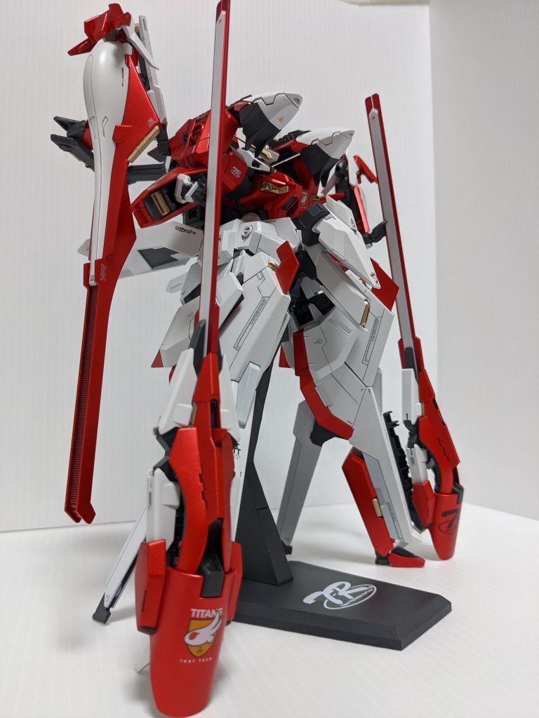 下から見上げる感じがカッコいい(笑)デカールはヤフオクで落としました!