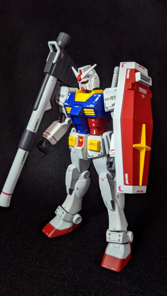 スジ彫りは減らし、デカールで情報量をアップすると言うコンセプトで作成しました。