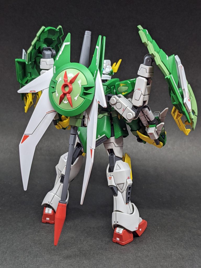 30MMのドラゴンヘッドを見た時にドラゴンハングにしたろ!という事でアルトロンにミキシング。ミキシングといってもくっ付けただけですが、笑。ジーエンのツノがイマイチだったのでユーラヴェンガンダムのツノに変更してイカついドラゴン感を出しました