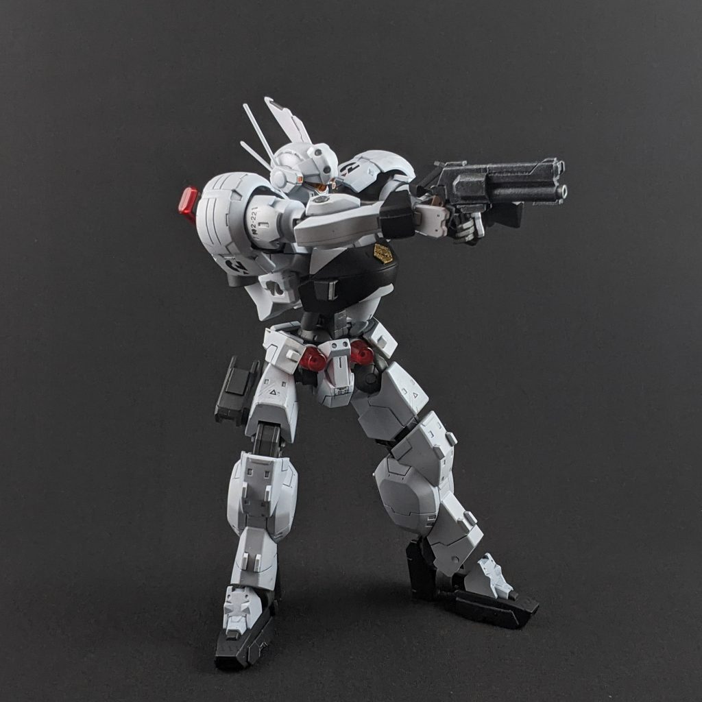 With long arms, you can hold the pistol with both hands.