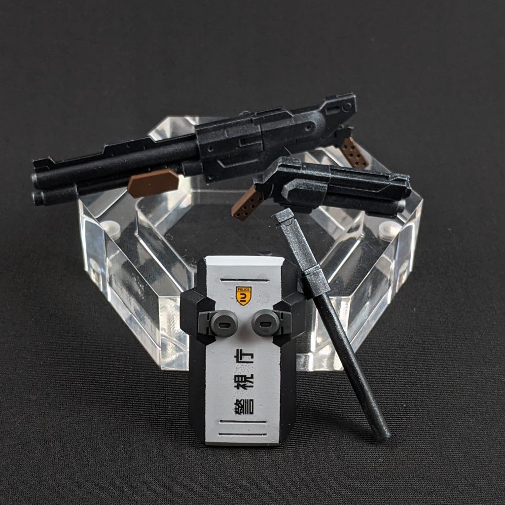 The shield and pistol are made entirely of plastic plates. The shotgun has changed from Astaroth Origin.
