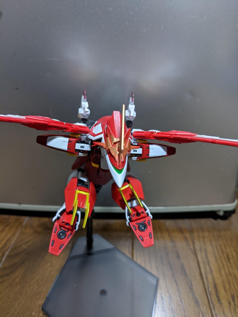 バンダイの公式から発表された時、追加の変形設定を見て、、ダサッと思ったのはナイショの話...バンダイさんこれでいいでしょうか!本当にまだ納得いってません。もう少し改造していきます。