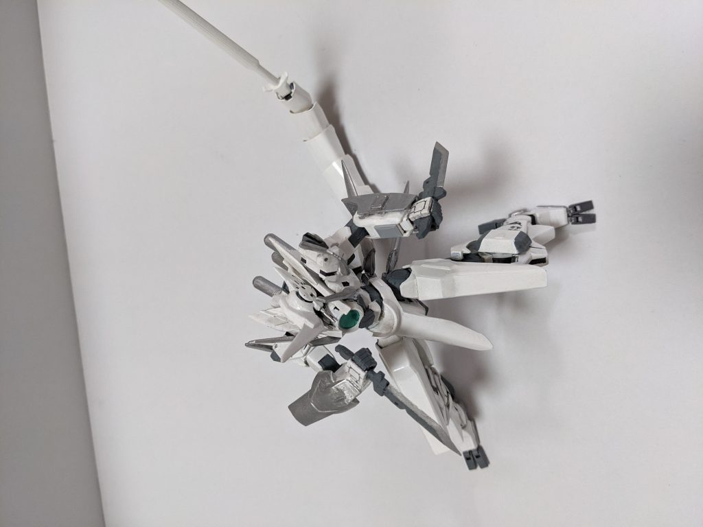 全体的にとがったかんじのデザインです。