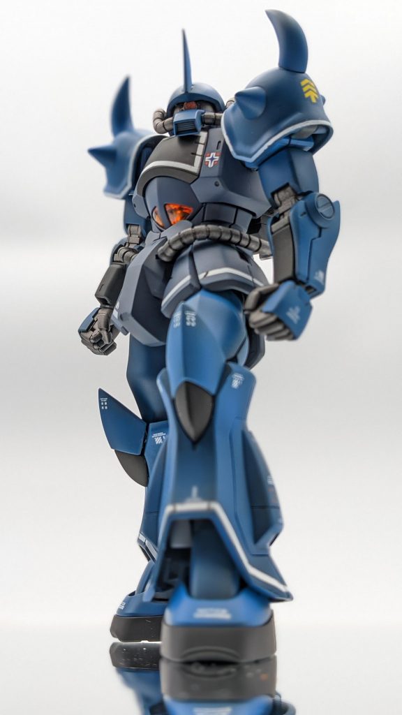 制作工程としては・ランナー2度切り、ゲート処理・合わせ目消しは、ショルダーアーマーのみ・スジボリは新規には行わず、キットの既存モールドの彫り直しのみ・パーツ洗浄は、ザルに入れて食器用洗剤でジャバジャバしたのみ