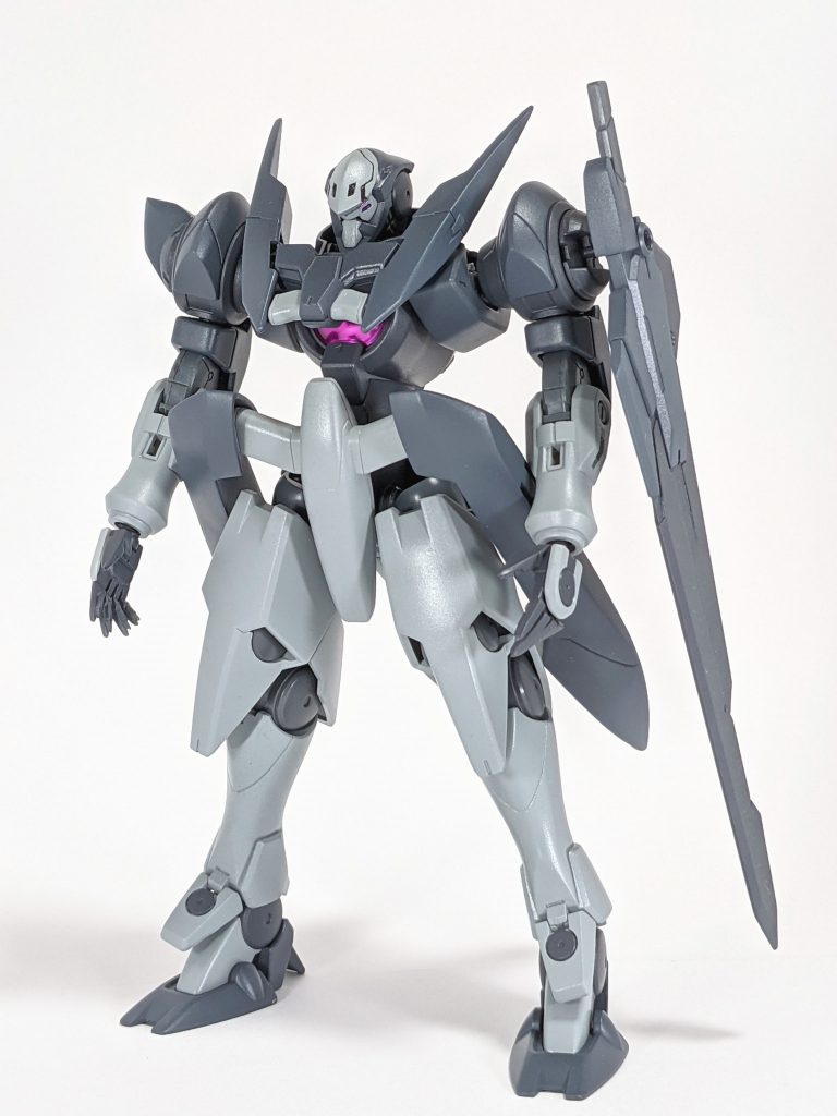 まずは素立ち。スタイル変更により、元キットのような窮屈さは無くなったかなと思います。