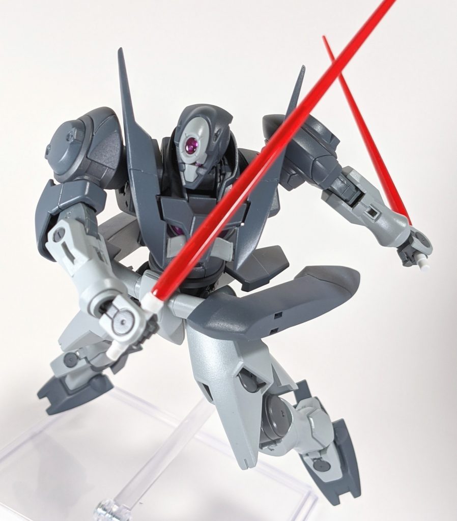 GNビームサーベルを両手に持たせて1枚。