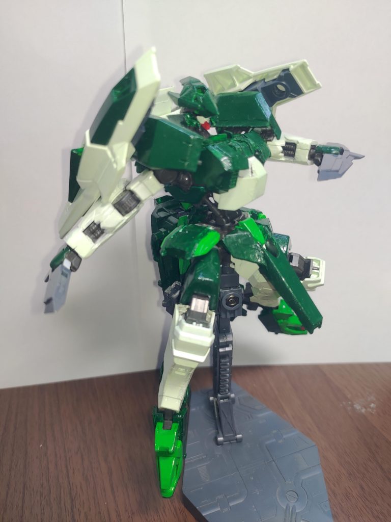 腰部に装備している小型剣ベリアルナイフになります。高速戦闘での強襲がコンセプトであり、取り回しの良いナイフを主兵装としました。