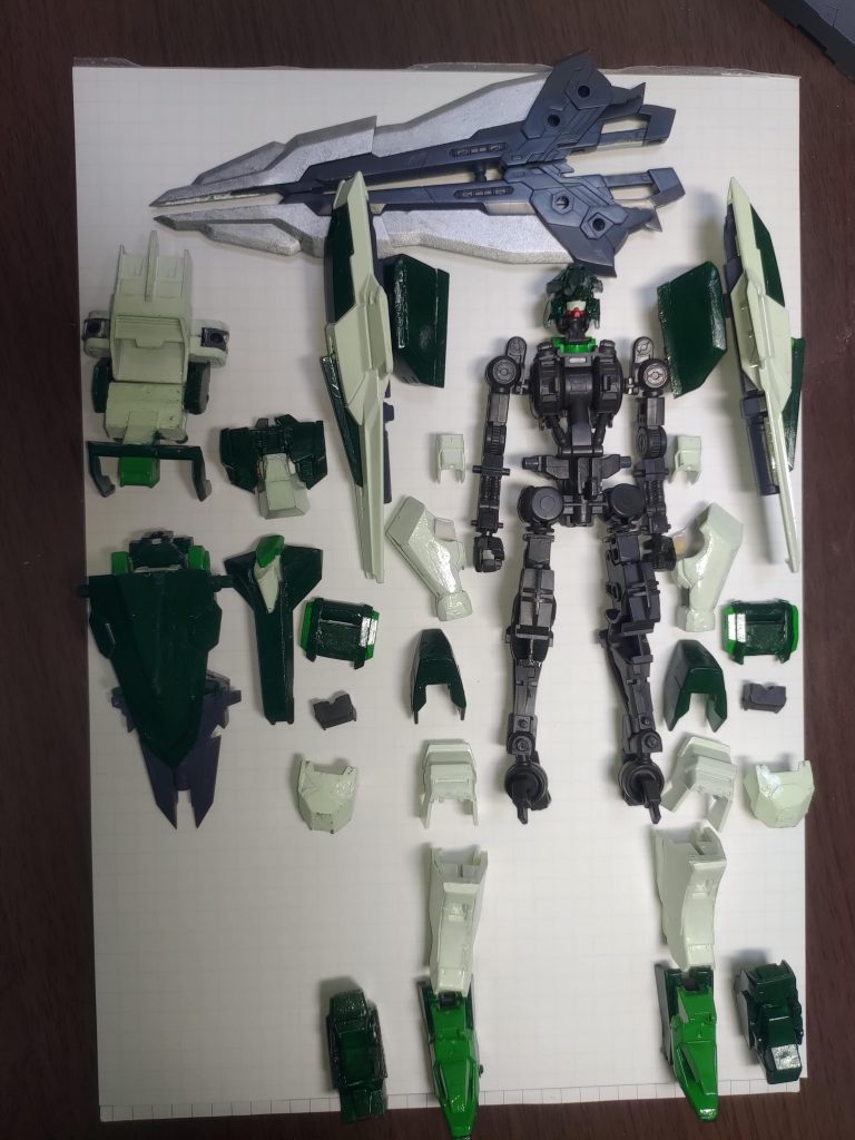 今作もすべて装甲を外すことができます。ただ、肩部だけはポロリが多発したため接続部品を接着しました。ここまで見ていただきありがとうございました。