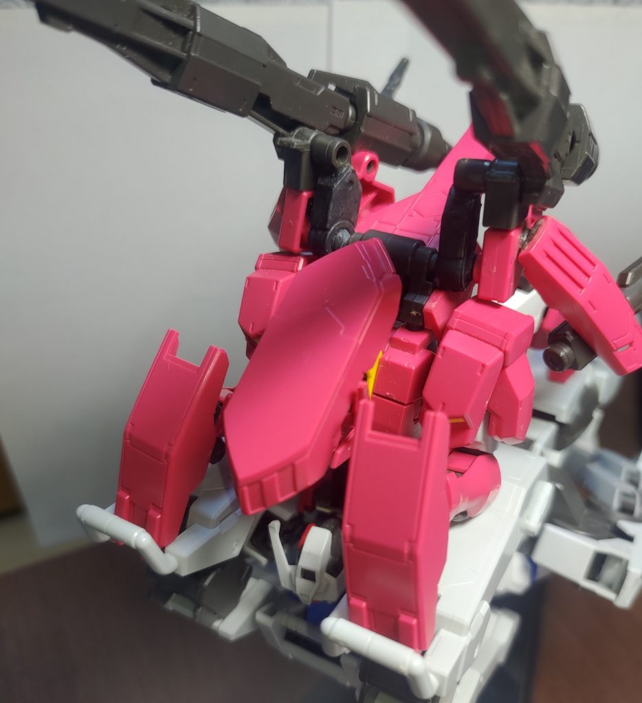 改修のおかげで、クタンにもちゃんと乗っかります。我が家のクタンには、ステイメンに似ていると噂の左右対称にされたアスタロトが入れられています。