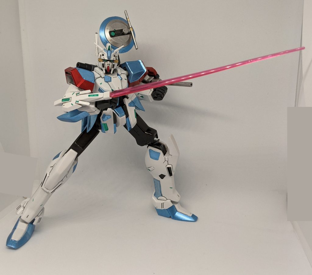 武装は左腕部に装備した「パワーキャノン」と右腕部のビームマドゥを小改造した「高出力ビームサーベル」、どちらも他キットのパーツを組み合わせて組み立てました。