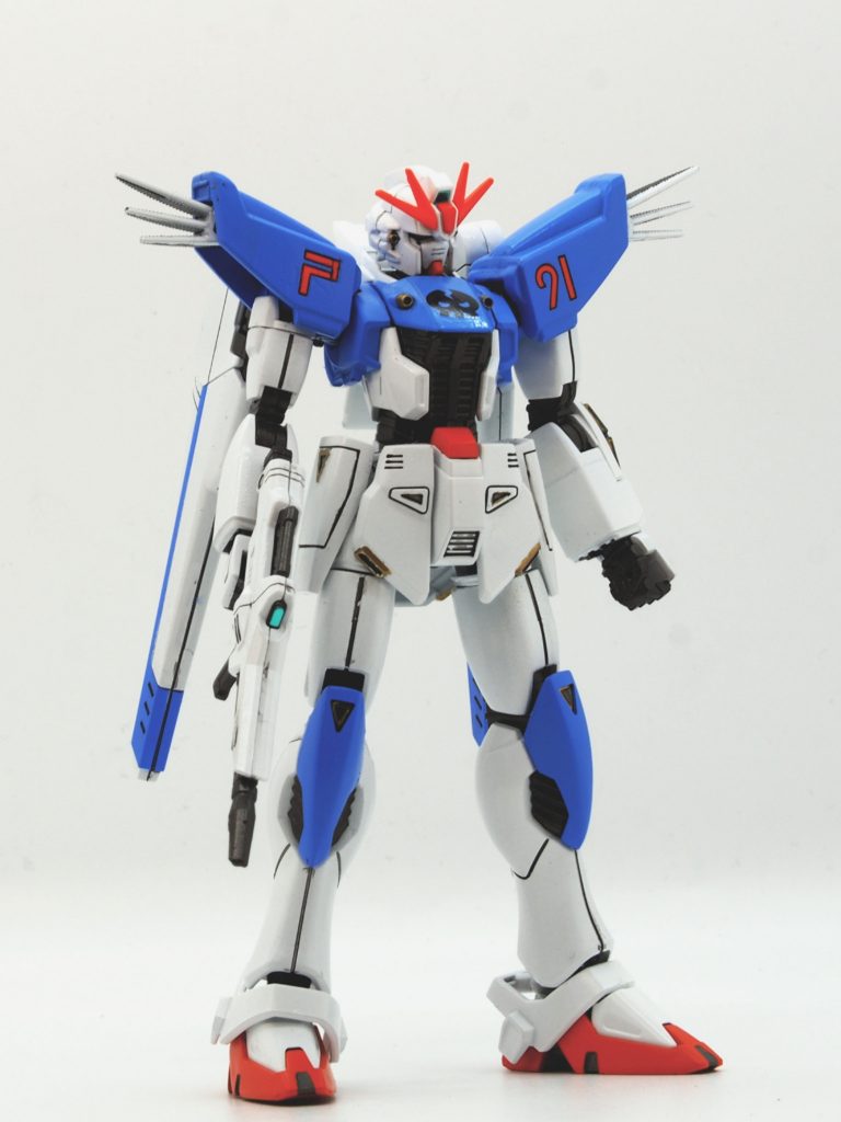 肩部の「F」の記号は兎田ぺこらの乗機を表す「P」となっている。また胸部のどくろマークはぺこらがとある事件を解決するために一時的に協力することになった際にマリン船長が勝手に張り付けたものである。