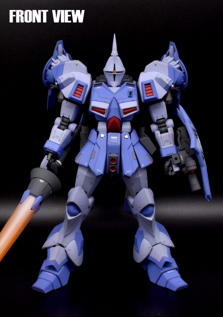 フロントビューギャンクリーガー、ギャンスロット、フルバーニアンを使用してミキシング。腹部を2㎜延長、ギャンスロットのスリッパで等身を上げています。元のクリーガーから大きく色を変えていますが、ギャンのイメージを崩さないカラーリングになったので気に入っています。