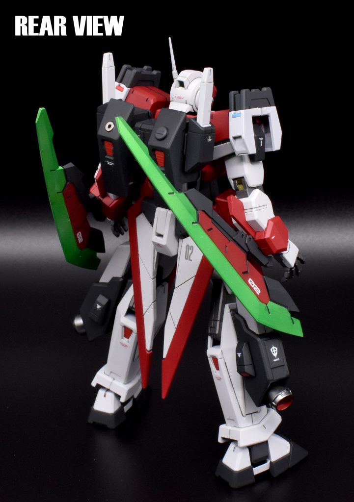 リアビューレイザーのスカートでかなりヒロイックな雰囲気になっています。