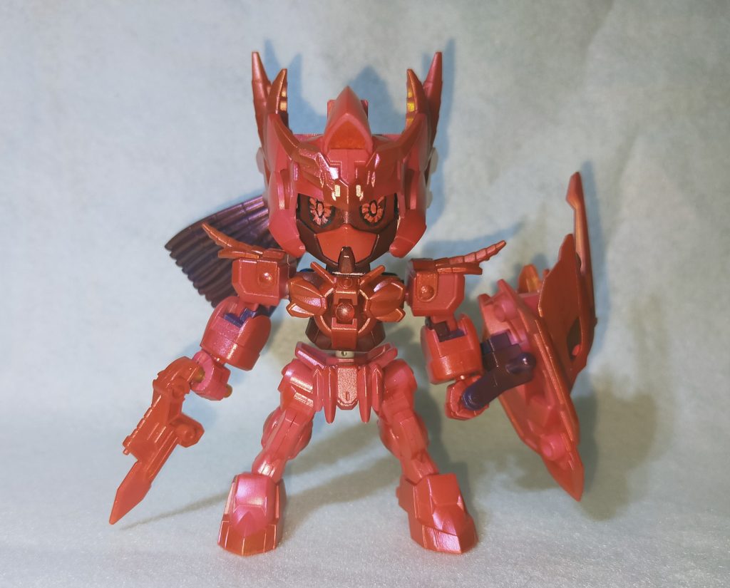 フリーダムのバックパックをつけている理由ですが元々リライジングガンダム用に買ったエクスヴァルキランダーだったので翼がない状態で塗ったはいいけど少し寂しいなと思い今製作中のガンプラのパーツ取りに買ったSDCSフリーダムのバックパックを急遽塗装しました