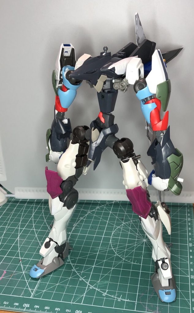 製作工程。見ての通り胴体はHGゼダス、足はMGジンクスです。なるべくニヒト制作時の余り物で作りたいなという部分もあり、こんな感じに。AGE系キットに可能性を感じつつある昨今です。