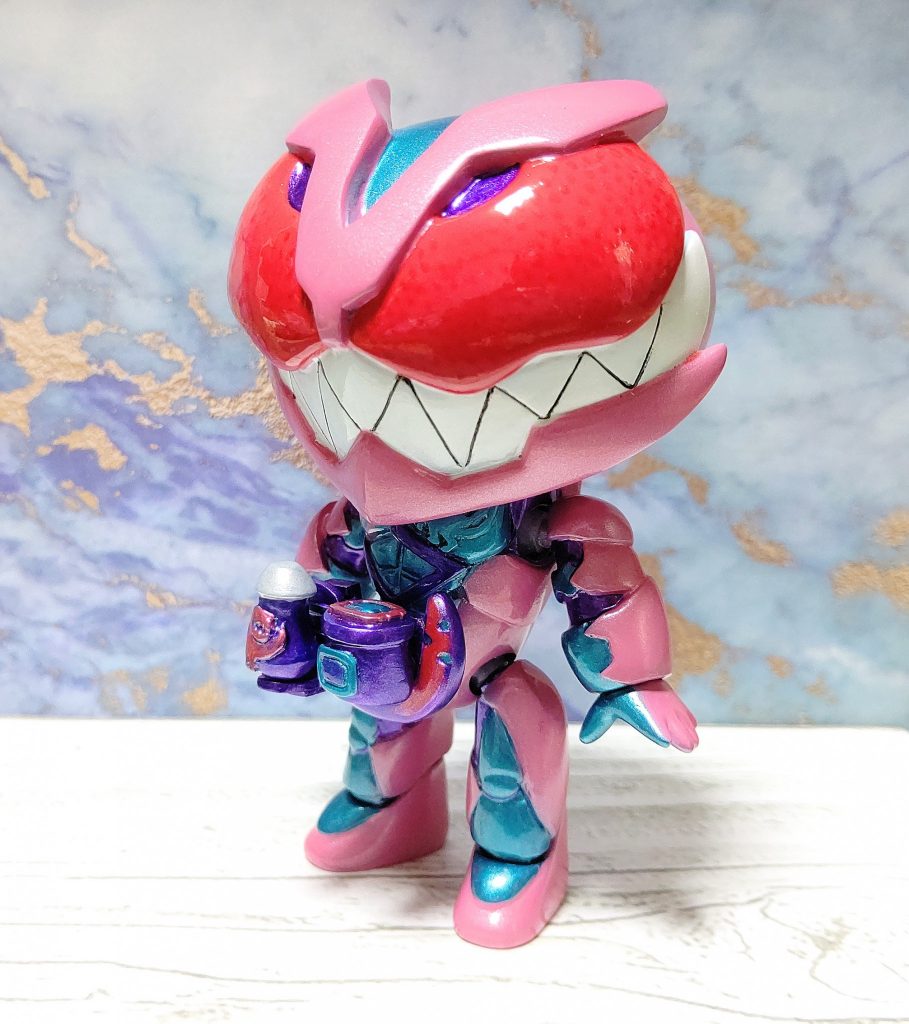 巨大なギザ歯フェイスのバランスをプチッガイに落とし込むのが大変でした💦今回は複眼も自然な感じになるような塗装に挑戦しました。