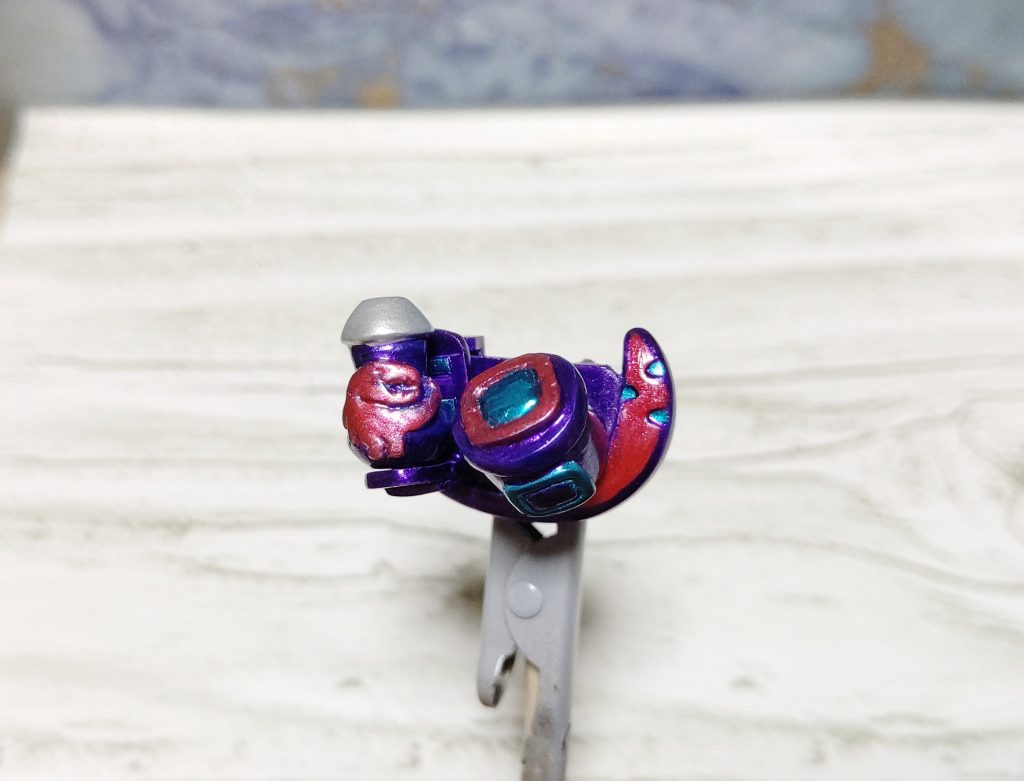 右側のスタンプ台部分を手前に傾けながら回転させていきます。