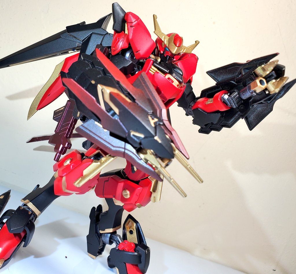 基本的にはクロー状態で引っ掻きと射撃。