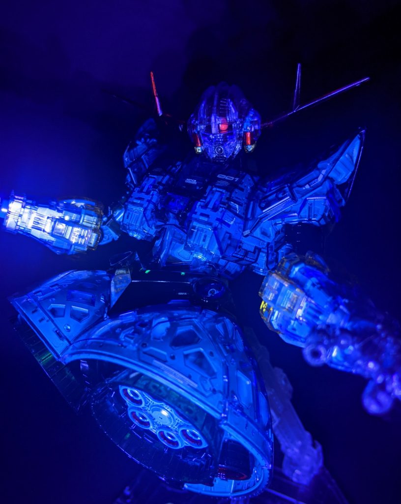 暗い場所ではザ・ラスボス！！目も蛍光ピンクで塗る事でビコーーンと光ります！！