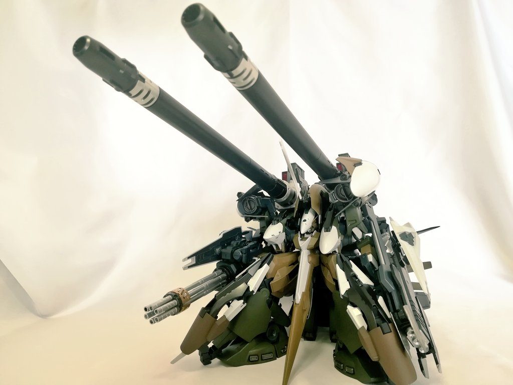 最後にお気に入りの1枚以前作成したサザビーに匹敵する難産となった本作でかいのを作ってみたいなとは思っていたけど元々ごちゃごちゃしたのは好みではなかったのですが、作ってしまえばなかなかどうして、結構様になるのものが完成しました。もう暫くはこんな大変なの作りたくないな〜なんて思うのですがどうせ次もこんなんだろうな〜と、そう遠くない未来に溜息を漏らしつつここで閉めたいと思います。長々とご覧頂きありがとうございました。ゼットコンの結果と今後の新作にご期待ください。