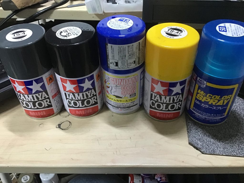 今回使用した塗料一覧。ジャーマングレイが思った以上に良いグレーでした。