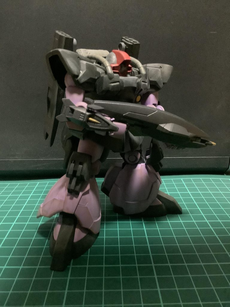 他にも、メルクワンウエポンのウォーターニードルガンを改造した、ハープーンランチャーとニードルポッドを装備できます。また、ガンダムヴィタールのサイドスカートを改造したウォーターミサイルランチャーを背中に装備する事も可能です。これらの武装は、任務に応じて選択して出撃する事になります。