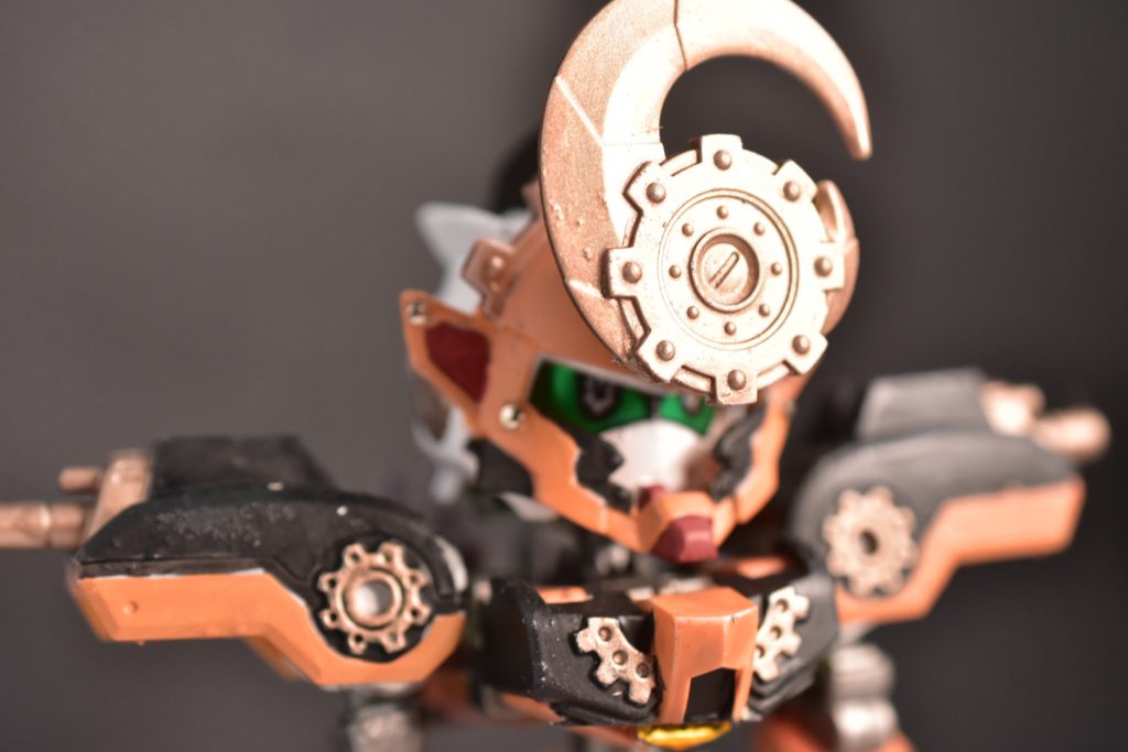 ブリキという事なので各部を銅色で塗装メタルパーツを取り付けました。