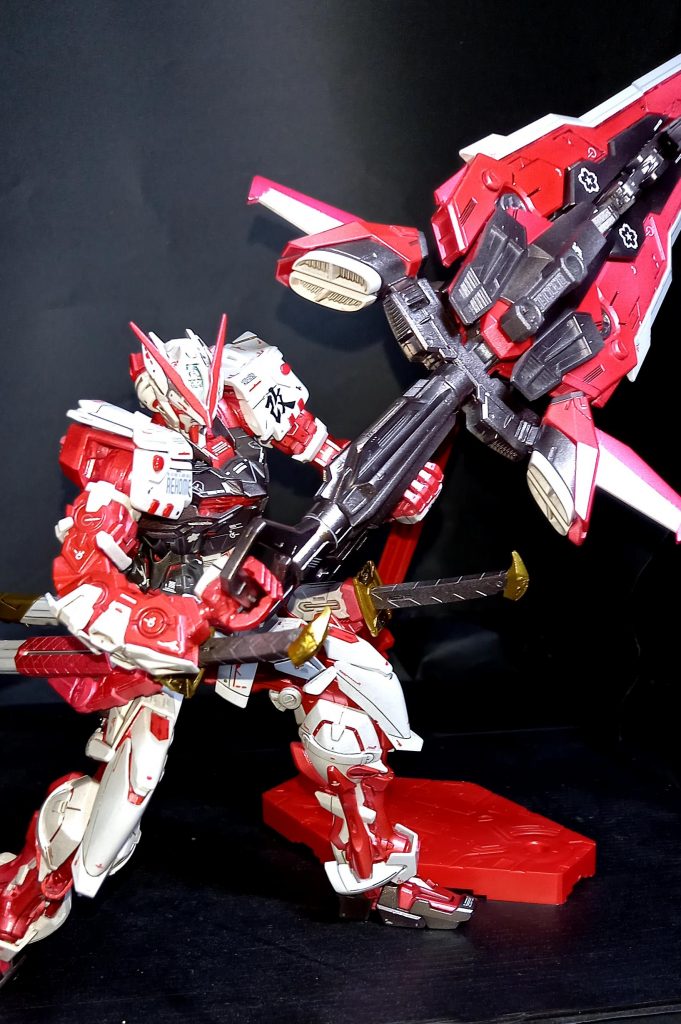 MGレッドフレーム改メタリック塗装–2枚目/制作者：@feiru777