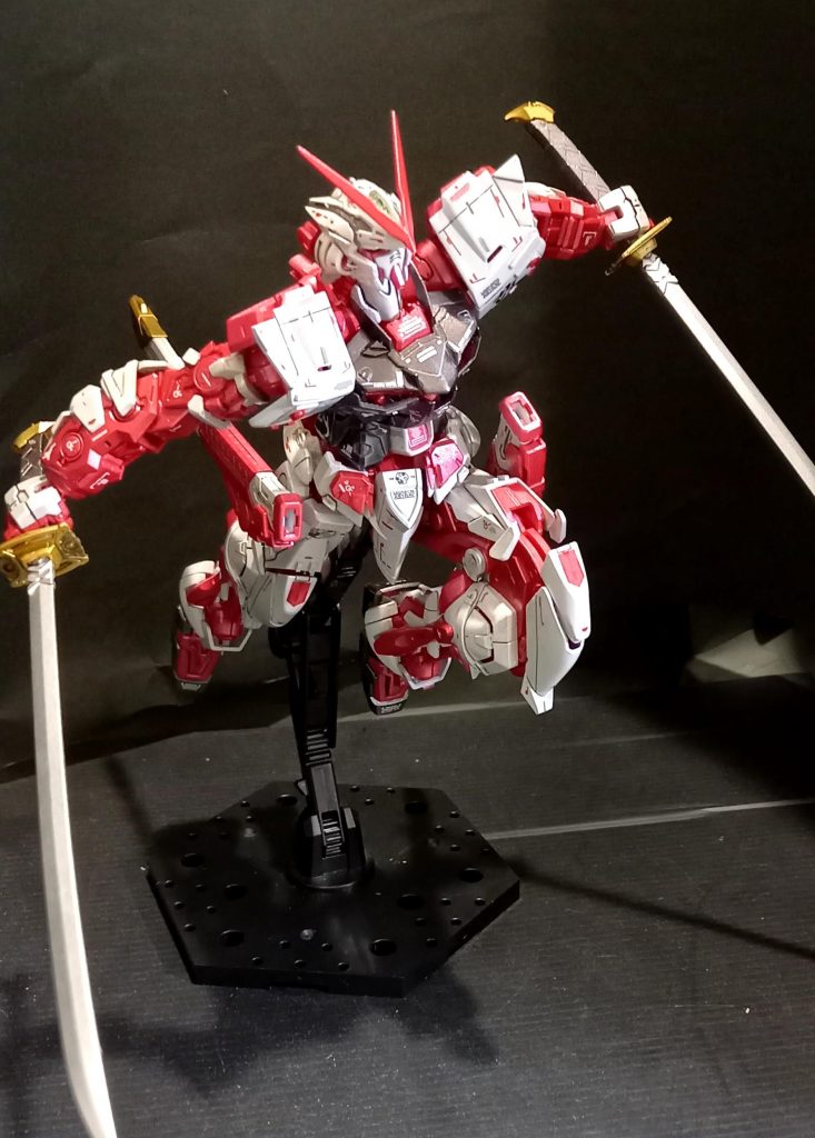 MGレッドフレーム改メタリック塗装–4枚目/制作者：@feiru777