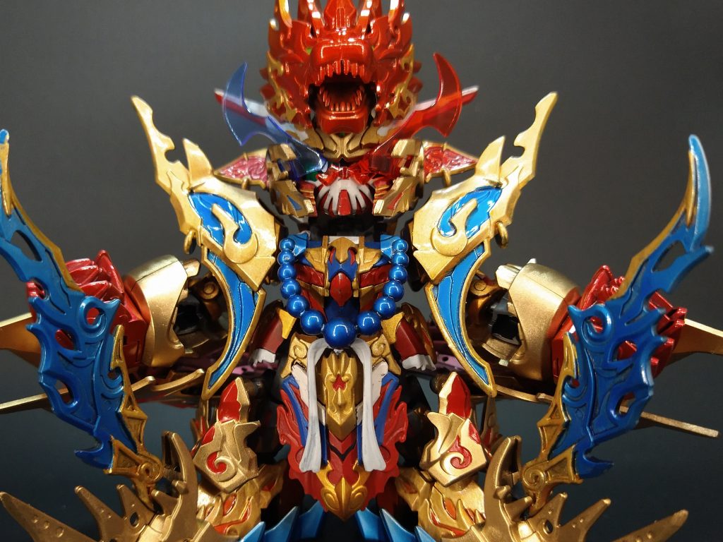 全塗装してみて、金色ね部分が多いせいか豪華なキットだなと思いました。細かい部分の筆塗りはしんどい部分もありましたが楽しくぬれました。(フロントの猪八戒のパーツつけ忘れてます)ただ、塗装がハゲたり破損が怖いのでもう元に戻せません（笑）