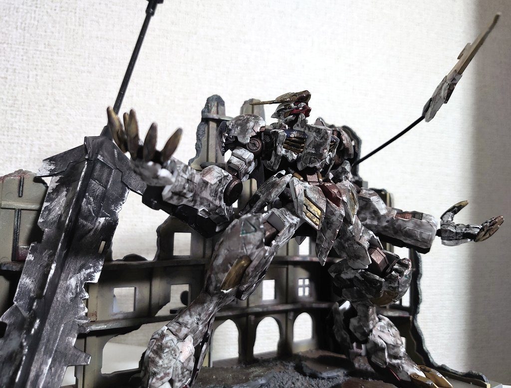 初めてのウェザリング塗装という事もあり、どこまでやっていいのか分からず、完全にフィーリングでやった結果やり過ぎてしまいました。楽しかったですがw