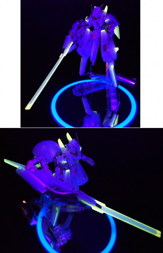 投稿翌日に思い出して、ブラックライトを購入して照射して撮影してみました。ブラックライト撮影画像ではLEDを消しています。通常撮影時より蓄光イエローがかなり発光しております。また、メインカラーの乳白色クリアーもブラックライトに反応してライトのカラーの紫の色合いが撮影出来ています。蓄光イエローの光り具合が強すぎてその周辺だけは紫の色合いが出ておりません。面白いのはダイソーのLEDミラーの外周ホワイトクリア部分も綺麗なブルーに発光する…という事ですね!暗所撮影は全てデジカメのナイトモード撮影です。