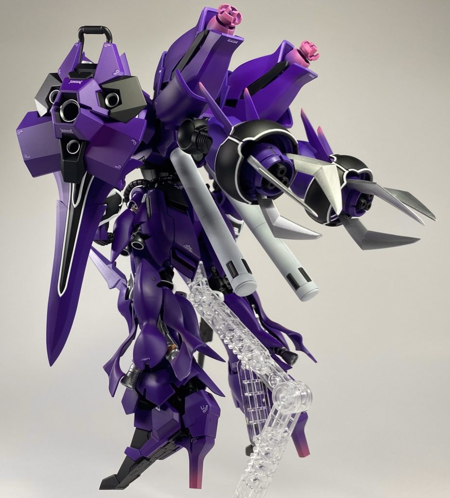 シナンジュのシールドを削り、ローゼンのシールドを重ねて取り付けています。