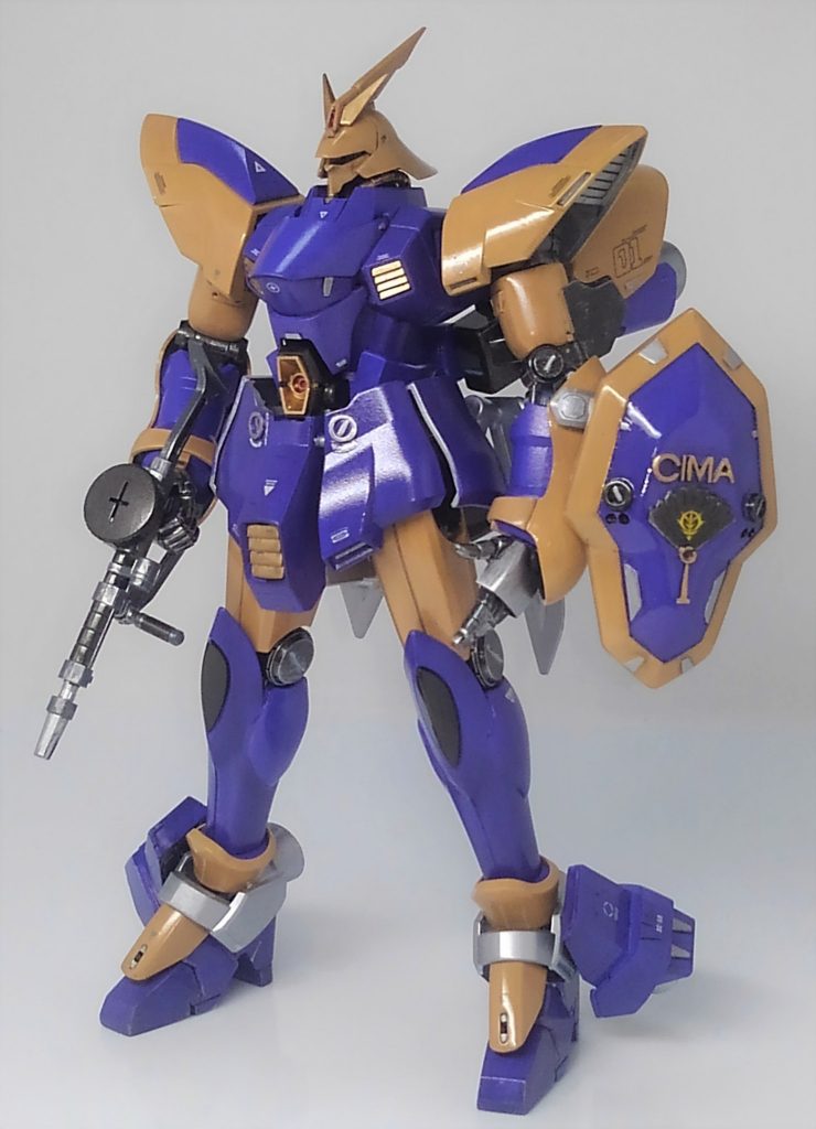 塗り替えただけで大きな改造はしていません　盾パーツはMS少女時のスカートにしてしまったので新造しました　少々ヒールを高くしました　それと膝ヨコが標準位置のバーニアユニットを足首へ移動