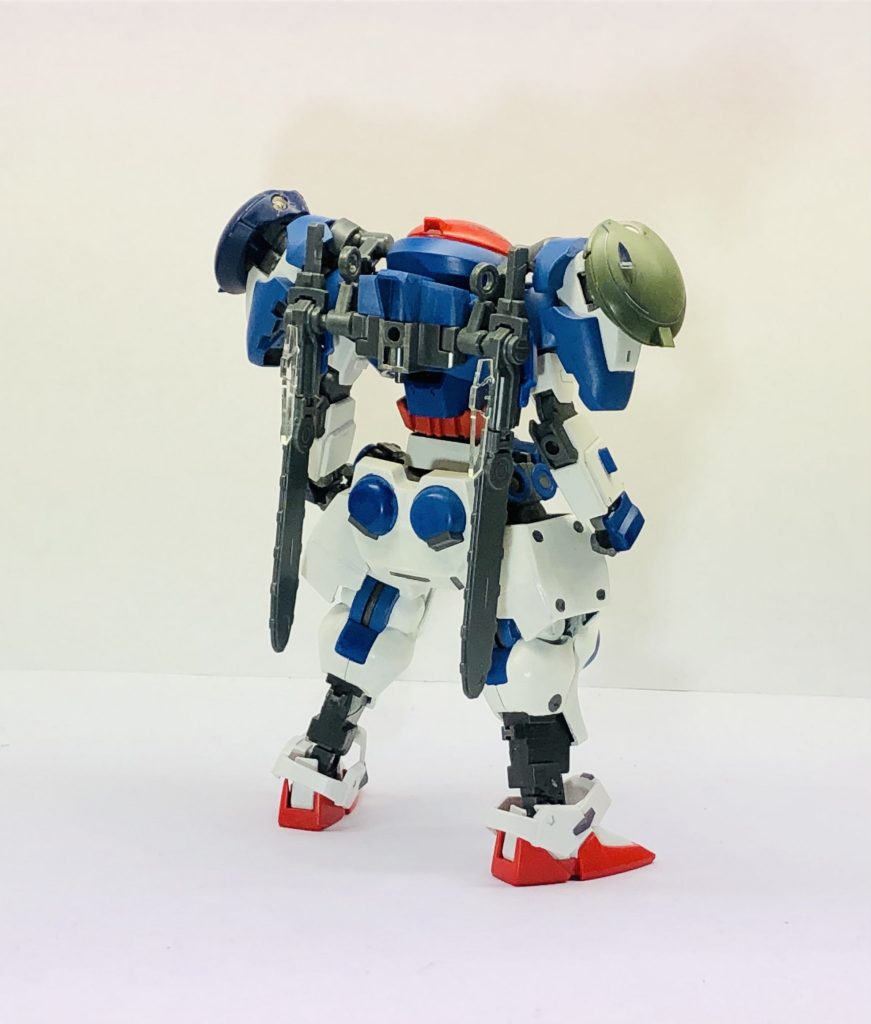 正面と背面。グリモアをダブルオーっぽくしました。