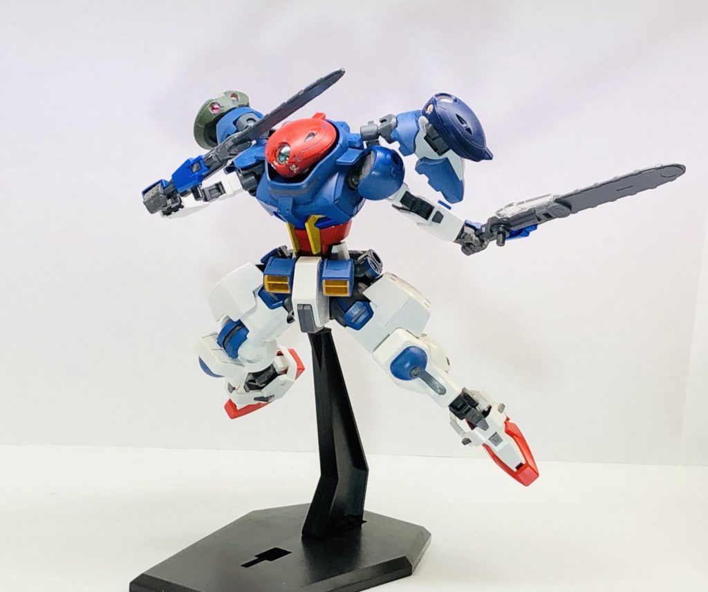 メインヘッドの色で戦闘スタイルが変わる設定です。赤は近接格闘。