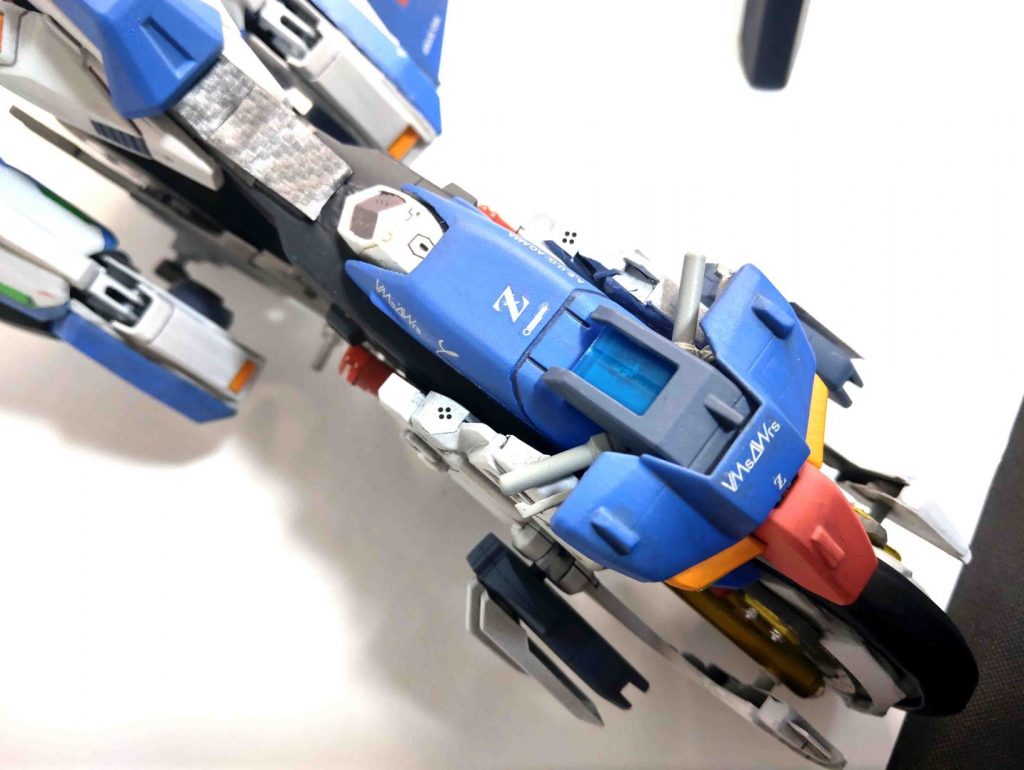 時はUC573 ・・モビルスーツの開発技術を失うまで技術レベルが衰退した人類は、これ以上人口を減らさないために兵器を捨て、紛争はバイクレースで決着をつける法ができた。ガンダムファイトならぬガンダムレースの発足である。