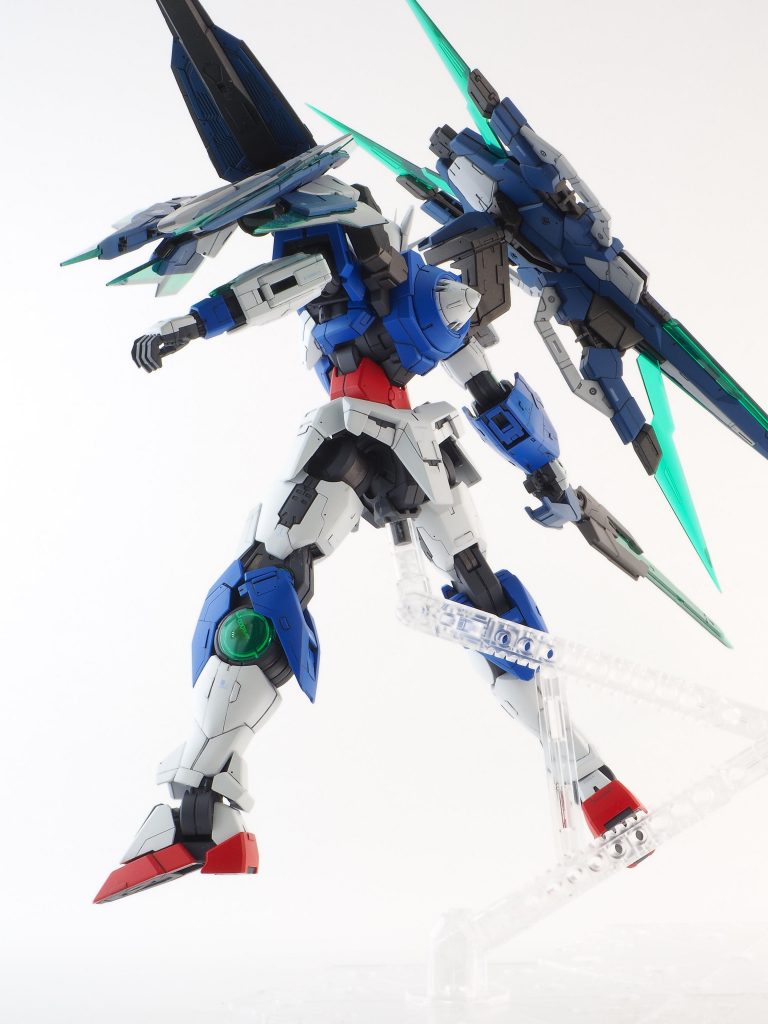 カメラはE-PL9、標準ズームの30mmでF22、1~3/10秒であれこれ撮ってます。背景の明るさが違うのはシャッタースピードの違いです。奥が深い…。