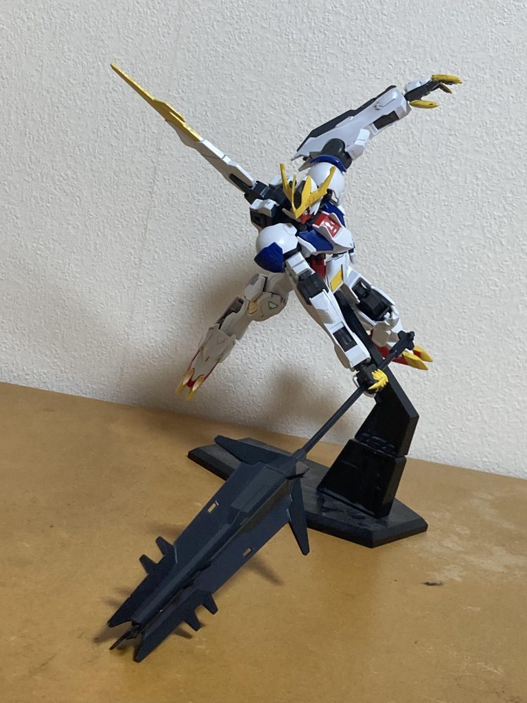 こんなダイナミックなポーズもお手のもの。(かっこよ)