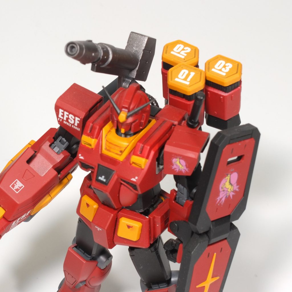 子供がジャンクにしていた、GP02-MLRSの多連装ロケットシステムをぶった切ってファンネルコンテナにしました。あのファンネルってキュベレイのものかな?