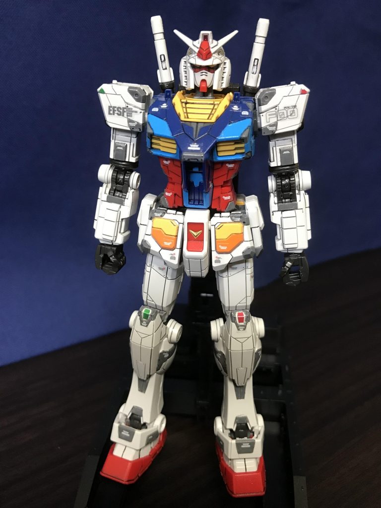 正面から。胸のコクピットハッチ部分の塗装が難しかった(-᷅_-᷄๑)塗装はスプレー缶で。