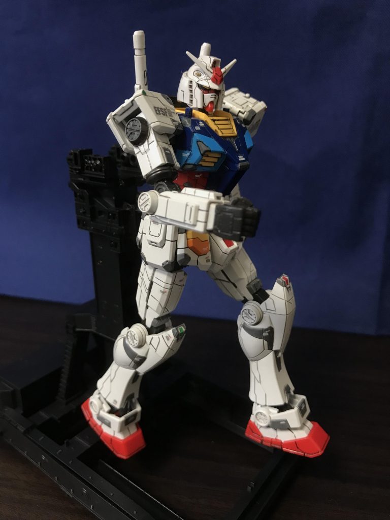 可動実験中をイメージ。少し手を加え、1/144でも迫力がでるように工夫しました。